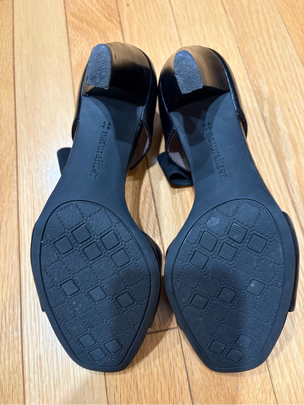 Naturalizer Black Open-Toe Elastic Strap Block Heels, size 7 - Picture 6 of 12